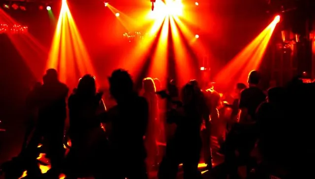 ବିଳମ୍ବିତ ରାତ୍ରୀରେ ବାରରେ ଚଢାଉ କଲା କ୍ୟାପିଟାଲ ପୋଲିସ । ୧୦ ଯୁବତୀ ଉଦ୍ଧାର, ଆଜି ପରିବାରକୁ ହେବେ ହସ୍ତାନ୍ତର