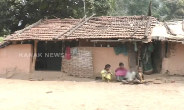 ଦୁନିଆ ଦେଖିବାକୁ ଇଛା ହେଲେ...ଚିତ୍ରକୋଣ୍ଡାର ଦୃଷ୍ଟିହୀନ ପରିବାରର ଚିତ୍କାର! ପରିବାରର ୫ ପିଲା ଆଖି ଖୋଲିଲେ ବି ଦେଖିପାରୁନାହାନ୍ତି ଦୁନିଆ । ଚିକିତ୍ସା ବାଟରେ ଦାଉ ସାଜିଛି ଦାରିଦ୍ର୍ୟ, ମିଳିପାରୁନି ଭିନ୍ନକ୍ଷମ ଭତ୍ତା ।