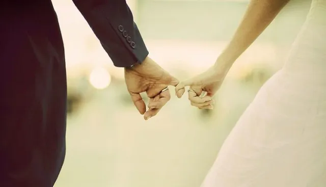 କି ଯୁଗ ହେଲାରେ !! କନ୍ୟା ଲାଗି ଚା’ ଆଣିବା ଲାଗି ଯାଇଥିଲେ ବର, ଆସିବା ବେଳକୁ ଗାଡିରୁ ଚମ୍ପଟ ମାରିଥିଲା କନ୍ୟା