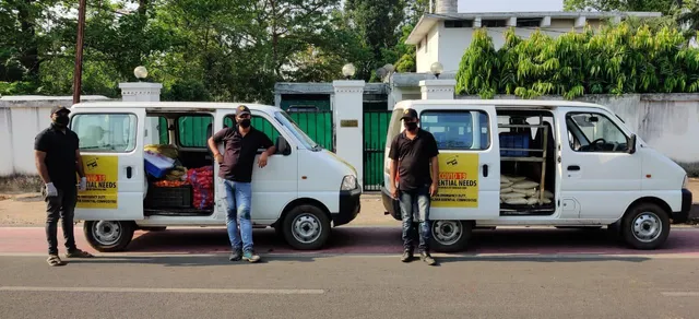 ଭୁବନେଶ୍ୱର ସୂର୍ଯ୍ୟନଗର ସିଲ୍ ପରେ ଦୁଆର ଆଗରେ ପହଞ୍ଚିଲା ଅତ୍ୟାବଶ୍ୟକ ସାମଗ୍ରୀ । ଘର ଘର ବୁଲି ସ୍ୱାସ୍ଥ୍ୟବସ୍ଥା ବୁଝିଲେ ସ୍ୱାସ୍ଥ୍ୟକର୍ମୀ । ନିଷିଦ୍ଧାଞ୍ଚଳ ଘୋଷଣା ପରେ ବିଏମସିର ତ୍ୱରିତ ପଦକ୍ଷେପ