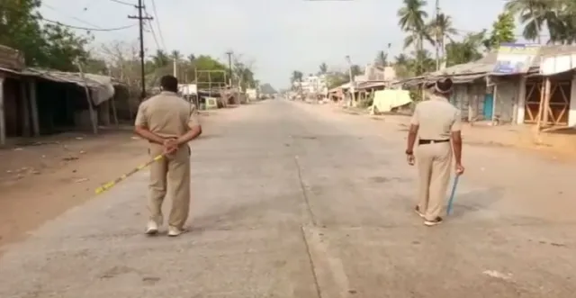 ଆକ୍ରାନ୍ତ ଚିହ୍ନଟ ହେବା ପରେ ତତ୍ପରତା ଦେଖାଇଲା ଜିଲ୍ଲା ପ୍ରଶାସନ । ଝାରସୁଗୁଡା ଓ କେନ୍ଦୁଝରରୁ ଆକ୍ରାନ୍ତ ଚିହ୍ନଟ ହୋଇଥିବା ଅଂଚଳକୁ ସିଲ କଲା ପ୍ରଶାସନ