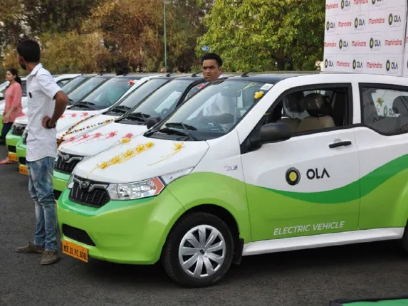 ଲକଡାଉନ ଭିତରେ ଭୁବନେଶ୍ୱର ଓ କଟକରେ ଚାଲିବ ଓଲା । ୧୦୦ଟି ଓଲା କ୍ୟାବକୁ କମିଶନରେଟ ପୁଲିସ ଅନୁମତି ଦେଇଥିବା ସୂଚନା । କେବଳ ଅସୁସ୍ଥମାନଙ୍କୁ ହସ୍ପିଟାଲ ନେବା ପାଇଁ ଚାଲିପାରିବ ଏହି କ୍ୟାବ