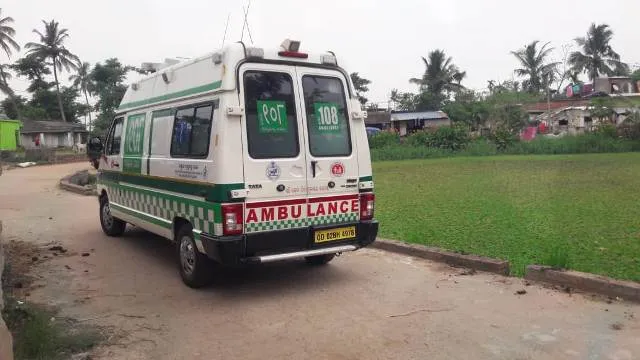 ଚିକିତ୍ସାରେ ବାଧକ ସାଜିଛି ରାସ୍ତା ଅବରୋଧ : ଗାଁ ଭିତରେ ପଶିପାରୁନି ଦମକଳ ଓ ଆମ୍ବୁଲାନ୍ସ