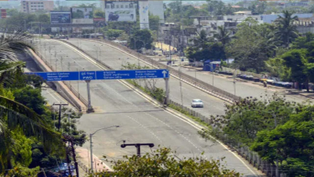 ଭୁବନେଶ୍ୱର, କଟକ ଓ ଭଦ୍ରକରେ କର୍ଫ୍ୟୁ ଆଜି ଦ୍ୱିତୀୟ ଦିନ । ରାସ୍ତାଘାଟ ଶୂନଶାନ, ନିର୍ଦ୍ଧିଷ୍ଟ ଔଷଧ ଦେକାନକୁ ଛାଡି ସବୁ ବନ୍ଦ :ସେପଟେ ଯାଜପୁର ସହରାଂଚଳ ଓ ପିପିଲିରେ ବି ସଟଡାଉନ