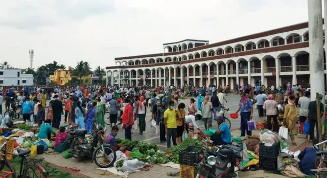 ରାଜଧାନୀବାସୀ ମାନୁନାହାନ୍ତି ଲକଡାଉନ୍ : କୋହଳ ହେଉଛି ପୁଲିସ କାର୍ଯ୍ୟାନୁଷ୍ଠାନ । ଲୁଚାଛପା‌‌ରେ ଚାଲିଛି ଜଳଖିଆ, ଗୁଟଖା, ସିଗାରେଟ୍ ବେପାର