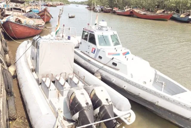 ଆଉ କେବେ ଜଗିବା? ୩ ସାମୁଦ୍ରିକ ଥାନାରେ କର୍ମଚାରୀ ଅଭାବ । ବିପଦରେ ସମୁଦ୍ର ବାଟ, ପଶ୍ଚିମବଙ୍ଗରୁ ସହଜରେ ଓଡିଶାକୁ ଆସିହେବ ଭାୟା ଜଳଯାତ୍ରାରେ