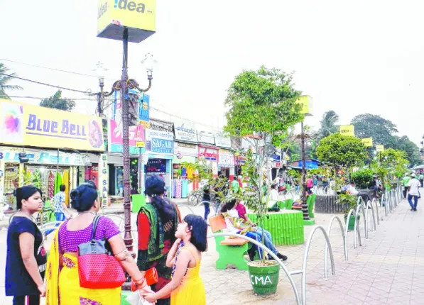 ଖୋଲିଲା ମାର୍କେଟ୍‌ ବିଲ୍‌ଡିଂ । ଆଜି ଅଳ୍ପ, କାଲିଠୁ ଖୋଲିବ ସବୁ ଦୋକାନ । ସାମାଜିକ ଦୂରତା ନରଖିଲେ ଦୋକାନ ସିଲ୍ । ରଦ୍ଦ ହେବ ଟ୍ରେଡ୍‌ ଲାଇସେନ୍ସ