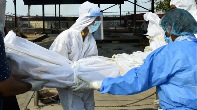 କରୋନା ମୃତ୍ୟୁର କରୁଣ କାହାଣୀ: ମୃତ୍ୟୁ ସହ ସଂଘର୍ଷ ବେଳେ ବାପାଙ୍କ ଉଦ୍ଦେଶ୍ୟରେ ଜାରି କଲେ ଶେଷ ଭିଡିଓ ବାର୍ତ୍ତା; କହିଲେ, ନିଶ୍ୱାସ ପ୍ରଶ୍ୱାସରେ ଅସୁବିଧା ବେଳେ କାଢି ଦେଲେ ଭେଂଟିଲେଟର, ବାଏ ବାଏ ଡାଡି