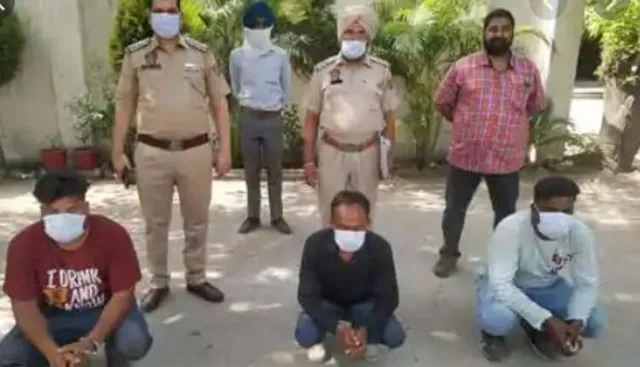 ଲକଡାଉନ୍ କରିଦେଲା ଲୁଟେରା ! ଚାକିରି ହରାଇବା ପରେ କରୁଥିଲେ ଚୋରି, ୩ ବନ୍ଧୁଙ୍କୁ ବାନ୍ଧିଲା ପୋଲିସ ।