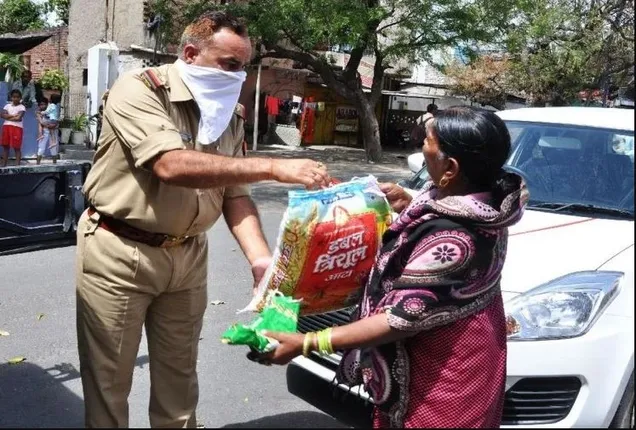 ଲକଡ଼ାଉନ୍ ସମୟରେ ଅସହାୟଙ୍କୁ ଖାଦ୍ୟ ବଣ୍ଟନ କରି ରେକର୍ଡ କଲା ଉତ୍ତରପ୍ରଦେଶ : ୨ ମାସରେ ବଣ୍ଟାଗଲା ୨୯.୬୬ ଲକ୍ଷ ମେଟ୍ରିକ୍ ଟନ୍ ରାସନ୍ । 