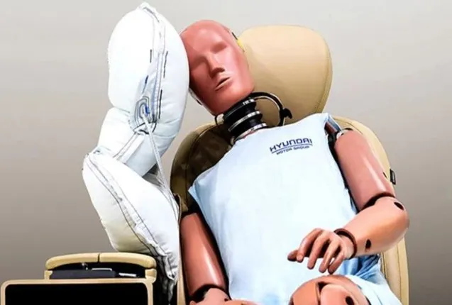 ଦୁର୍ଘଟଣାରେ ମୁଣ୍ଡରେ ଲାଗିଥିବା ୮୦ % ଆଘାତରୁ ବଂଚାଇବ ଏହି ସ୍ପେଶାଲ୍ ଏୟାରବ୍ୟାଗ୍ : ସବୁ ଗାଡ଼ିରେ ଲାଗିବ ନୂଆ ସୁରକ୍ଷା ଫିଚର୍ସ , ଜାଣନ୍ତୁ କିଭଳି କାମ କରେ ସେଣ୍ଟର୍ ସାଇଡ୍ ଏୟାରବ୍ୟାଗ୍ 