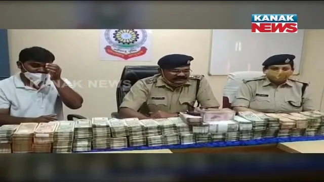 କାର ଡିକିରୁ ଜବତ ହେଲା କୋଟିଏରୁ ଅଧିକ ଟଙ୍କା । ବରଗଡ଼ରୁ କାରରେ ଲୁଚାଯାଇ ଚାଲାଣ ହେଉଥିବା ବେଳେ ଧରିଲା ଛତିଶଗଡ଼ ପୁଲିସ୍, ୨ ଜଣ ଗିରଫ ।