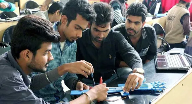 ଅନିଶ୍ଚିତତାରେ ୟୁଜି, ପିଜି ଛାତ୍ରଛାତ୍ରୀଙ୍କ ଭବିଷ୍ୟତ । ବିଳମ୍ବ ହେଲେ ଜରିମାନା ଦେଉଛନ୍ତି ଛାତ୍ରଛାତ୍ରୀ