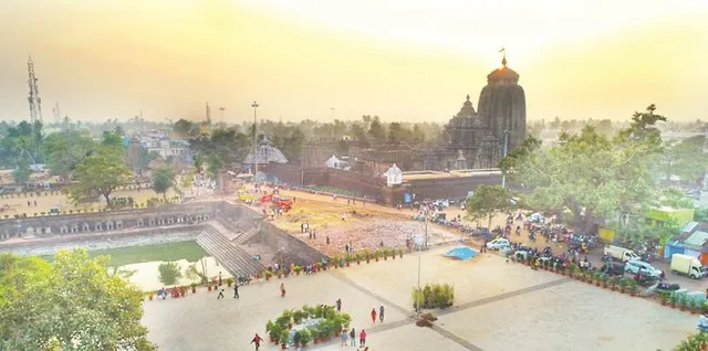 ଲିଙ୍ଗରାଜ ମନ୍ଦିର ବେଢ଼ା ଭିତରେ ଦୀପ ଜାଳିପାରିବେ ଭକ୍ତ, କରୋନା କଟକଣା ମାନି ଜାଳିବେ ଜାଗର ଦୀପ । କ’ଣ କହିଲେ ଖୋର୍ଦ୍ଧା ଜିଲ୍ଲାପାଳ ପଢ଼ନ୍ତୁ...