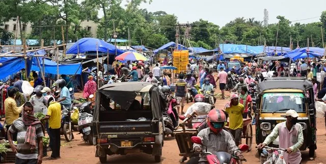 ରାଜଧାନୀରେ ଗୋଷ୍ଠୀ ସଂକ୍ରମଣ ବାଟ ଖୋଲୁଛି । ସ୍ୱାବ୍ ସଂଗ୍ରହ ପରେ ବି ସଙ୍ଗରୋଧରେ ରହୁନାହାନ୍ତି ।  ଲକ୍ଷଣବିହୀନ ଲୋକ ସୁପରସ୍ପ୍ରେଡର ସାଜୁଛନ୍ତି