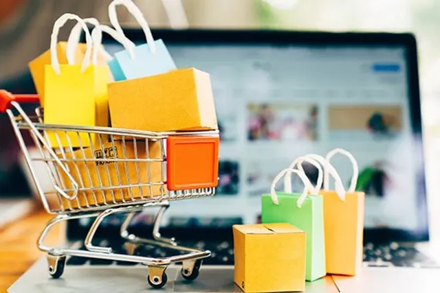 ଖୁଚୁରା ବ୍ୟବସାୟୀଙ୍କ ଉପରେ କରୋନା ମାଡ଼ । ଦୋକାନକୁ ଆସୁଛନ୍ତି କମ ଗ୍ରାହକ । ବେପାର ମାନ୍ଦା ।  ୧୦୦ ଦିନରେ କ୍ଷତି ୧୫.୫ ଲକ୍ଷ କୋଟି