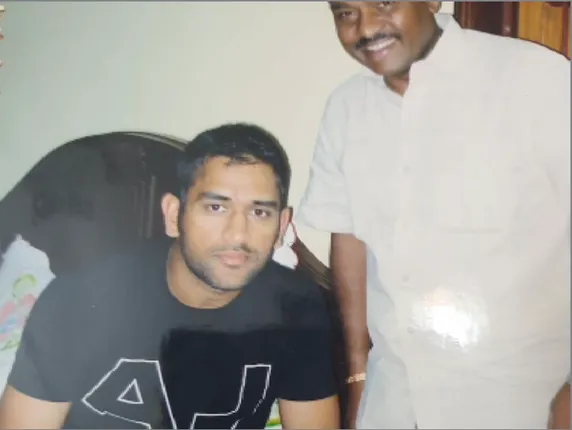 ଧୋନୀଙ୍କ ଓଡିଶା ସ୍ମୃତି । ଆନ୍ତର୍ଜାତୀୟ କ୍ରିକେଟକୁ ଅଲବିଦା କହିବା ପରେ ସାମ୍ନାକୁ ଆସିଲା ମାହିଙ୍କ ଓଡିଶା ସ୍ମୃତି । ୨୦୦୮ରେ କଟକ ମଙ୍ଗଳାବାଗ ସ୍ଥିତ ପ୍ରଜ୍ଞାନ ଓଝାଙ୍କ ମାମୁଘରକୁ ଆସିଥିଲେ, ଅତିଥି ସାଜି ଖାଇଥିଲେ...