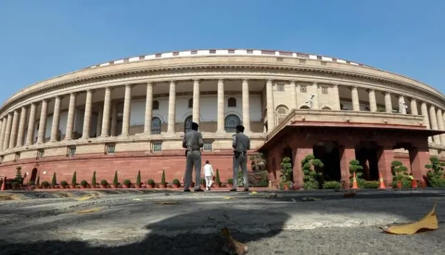 ସଂସଦ ଭବନ ସଂଲଗ୍ନ କୋଠାରେ ନିଆଁ : ୬ମହଲା କୋଠାରେ ଲାଗିଛି ନିଆଁ । ନିଆଁ ଲିଭାଇବାକୁ ୫ଟି ଦମକଳ ଗାଡି ନିୟୋଜିତ