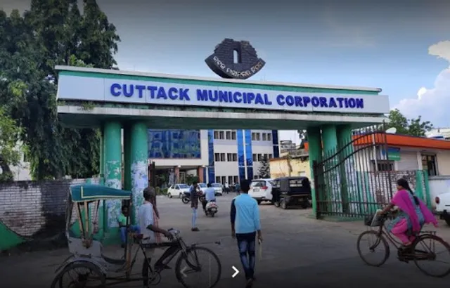 କଟକରେ ସମସ୍ତ ଦୋକାନ ରାତି ୮ଟା ସୁଦ୍ଧା ବନ୍ଦ ! ଦୋକାନ ଆଗରେ ସାମାଜିକ ଦୂରତା ରକ୍ଷା କରିବା ପାଇଁ ଲେଖାଥିବା ଏକ ବୋର୍ଡ ଟାଙ୍ଗିବାକୁ ନିର୍ଦ୍ଦେଶ: ମାସ୍କ ନପିନ୍ଧିଲେ ଗ୍ରାହକଙ୍କୁ ମିଳିବନି ରାସନ ସାମଗ୍ରୀ