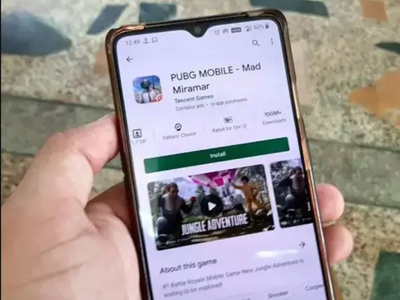 ପ୍ଲେ ଷ୍ଟୋର୍ ଏବଂ ଆପ୍ ଷ୍ଟୋରରେ ଉପଲବ୍ଧ ହେବନି ପବଜି ! ପ୍ରତିବନ୍ଧକ ଲଗାଯିବା ପରେ ଗୁଗୁଲ ପ୍ଲେ ଷ୍ଟୋରରୁ ହଟାଗଲା ଲୋକପ୍ରିୟ ଗେମିଂ ଆପ୍ ପବଜି । ଆଉ କରିପାରିବେନି ଡାଉନଲୋଡ଼