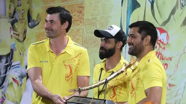 ଚେନ୍ନାଇ ସୁପରକିଙ୍ଗସର ସ୍ୱତନ୍ତ୍ର ପୁରସ୍କାର ଉତ୍ସବ: ଧୋନୀଙ୍କୁ ମିଳିଲା ଗୋଲଡେଲ କ୍ୟାପ, ରବୀନ୍ଦ୍ର ଜାଡେଜାଙ୍କୁ ଗୋଲଡେନ ସୋଡ୍ ଉପହାର; ବ୍ରାଭୋ ଓ ୱାଟସନଙ୍କୁ ସ୍ୱତନ୍ତ୍ର ପୁରସ୍କାର