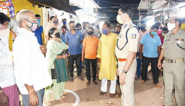 ଚିନ୍ତା ବଢାଉଛି ସଂକ୍ରମଣ । କଟକଣା ସ୍ଥିତି ଯାଞ୍ଚ କଲେ ପୁଲିସ କମିସନର