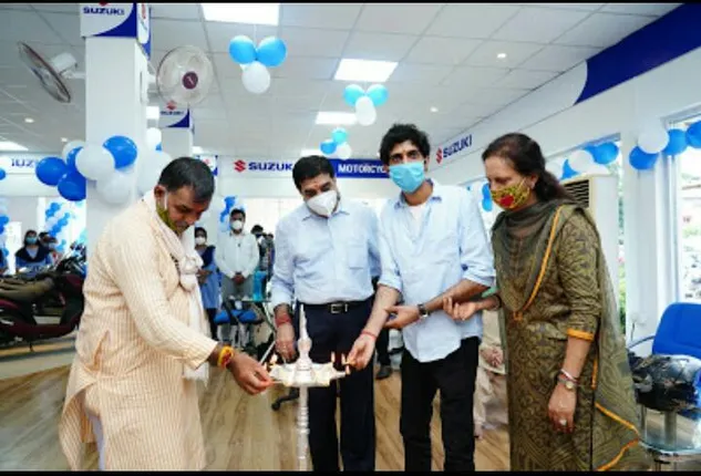 ଦୁଇ ଚକିଆ ସେଗମେଂଟକୁ ଆସିଲା ନାରାୟଣୀ ମୋଟର୍ସ । ନାରାୟଣୀ ସୁଜୁକି ଜରିଆରେ ଗ୍ରାହକଙ୍କ ନିକଟରେ ପହଁଚିବାକୁ ଲକ୍ଷ୍ୟ ।