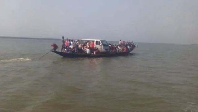 ଚିଲିକାରେ ବିନା ସୁରକ୍ଷାରେ ଯାତ୍ରୀ ପରିବହନ : ୨ ଭସାପୋଲ ଚାଲିବା ପରେ ବି ଦେଶୀ ଡଙ୍ଗାରେ ଭିଡ଼