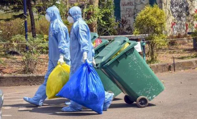 ସଫେଇ କର୍ମଚାରୀ  ଆକ୍ରାନ୍ତ ପରେ ବଡ ନିଷ୍ପତ୍ତି ନେଲା ବିଏମସି । ଏଣିକି କରୋନା ଆକ୍ରାନ୍ତଙ୍କ ବର୍ଜ୍ୟ ସଂଗ୍ରହ କରିବ ବିଏମ୍‌ସି