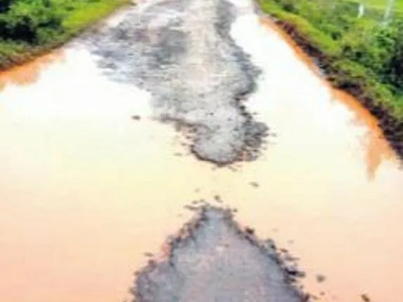 ଯାଜପୁର ପ୍ରଶାସନର କର୍ତ୍ତୃତ୍ୱ ବାହାରେ ଜିଲ୍ଲା‌ର ୧୨ ରାସ୍ତା : ନିମ୍ନମାନର କାମ କରି ଛୁ ମାରୁଛି ନିର୍ମାଣ ସଂସ୍ଥା, ସମସ୍ୟା ଭୋଗୁଛନ୍ତି ସାଧାରଣ ଜନତା