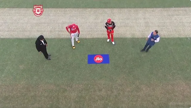 ଟସ୍ ଜିତି ବୋଲିଂ ନିଷ୍ପତ୍ତି ନେଲା ବାଙ୍ଗାଲୋର । ପ୍ରଥମେ ବ୍ୟାଟିଂ କରିବ କିଙ୍ଗସ୍ ଇଲେଭେନ ପଞ୍ଜାବ