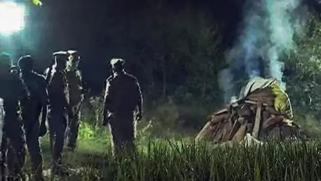 ହାଥରସ୍ ଗଣଦୁଷ୍କର୍ମ ମାମଲାରେ ବଡ଼ଧରଣର କାର୍ଯ୍ୟାନୁଷ୍ଠାନ: ଏସପି ଓ ଡିଏସପିଙ୍କ ସମେତ ଏକାଧିକ ପୁଲିସ୍ କର୍ମୀ ନିଲମ୍ବିତ; ପ୍ରଥମିକ ରିପୋର୍ଟ ଅନୁସାରେ କାର୍ଯ୍ୟାନୁଷ୍ଠାନ