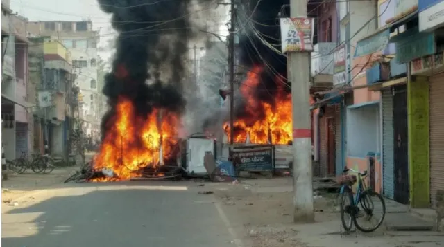 ମୁଙ୍ଗେର ଗଳିକାଣ୍ଡ ଘଟଣାର ତଦନ୍ତ ନିର୍ଦ୍ଦେଶ ଦେଲେ ନିର୍ବାଚନ କମିସନ । ଜିଲ୍ଲାପାଳ ଓ ଏସପିଙ୍କୁ ବଦଳି । ରଚନା ପାଟିଲ ହେଲେ ନୂଆ ଜିଲ୍ଲାପାଳ ଓ ଏସପି ଭାବେ ମାନବଜିତ ସିଂ ଢିଲୋଙ୍କୁ ନିଯୁକ୍ତି