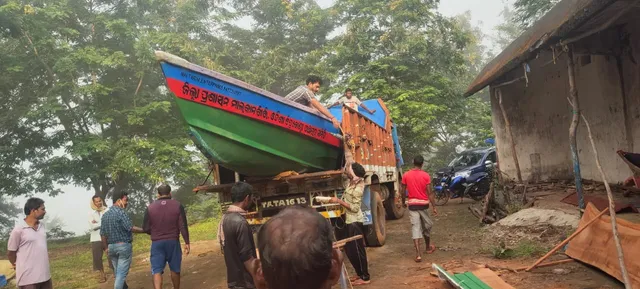 ଆନନ୍ଦ ମହିନ୍ଦ୍ରାଙ୍କ ଟ୍ୱିଟ ପରେ ଚେତିଲା ପ୍ରଶାସନ । ସ୍ୱାଭିମାନ ଅଂଚଳର ନେରୁଡ ପାଲି ନଦୀରେ ମୋଟର ବୋଟ୍ ଯୋଗାଇଲେ ସରକାର । ନାଉତୁମ୍ବା ବାନ୍ଧି ଅଙ୍ଗନୱାଡି କର୍ମୀ ନଦୀ ପାର ହେବା ଖବର ପ୍ରସାରଣ ପରେ ବୋଟ ଯୋଗାଇବାକୁ ଆଗେଇ ଆସିଥିଲେ ଆନନ୍ଦ ମହିନ୍ଦ୍ରା