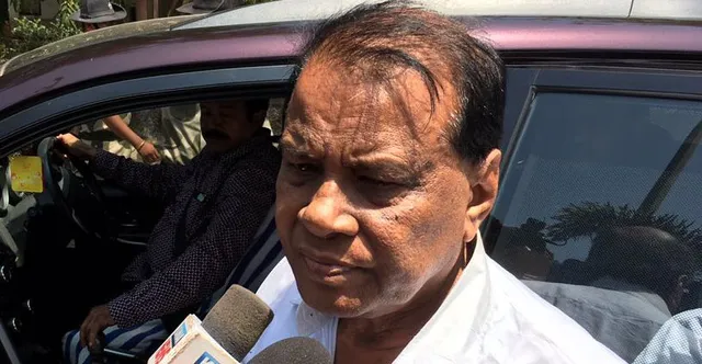 କୌଣସି କୌଶଳକୁ ହାତଛଡ଼ା କରୁନାହିଁ ବିଜେଡି: ବିଜେଡିକୁ ଫେରିବେ କି ରଘୁ! ଅରୁଣ ଦେ’ଙ୍କ ପରେ ରଘୁନାଥଙ୍କୁ ଦଳକୁ ଆଣିବାକୁ କସରତ ଆରମ୍ଭ…ବସ୍ତା ଆସନରେ ବିଜେଡି ରଘୁ କିମ୍ବା ତାଙ୍କ ପୁଅକୁ ବାଟ ଛାଡ଼ିପାରେ