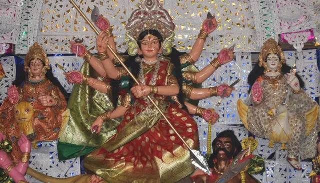 ପରଦା ପଛରେ ଚାଲିଛି ମା’ଙ୍କ ଆରାଧନା: ଆଜି ମଣ୍ଡପରେ ଜଗତଜନନୀଙ୍କ ଅଷ୍ଟମୀ ପୂଜା, ପୀଠରେ ମହାନବମୀ; କୋଭିଡ୍ କଟକଣା ଯୋଗୁଁ ଖାଁ ଖାଁ ପୂଜା ମଣ୍ଡପ