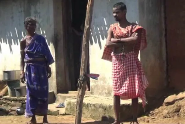 ଦୁଇ ପୁଅ ମାନସିକ ବିକୃତ, ସ୍ୱାମୀ ଦୃଷ୍ଟିହୀନ । ବୁଢି ମାଆ କାନ୍ଧରେ ପରିବାର ବୋଝ  । କାନ୍ଦି କାନ୍ଦି କଟୁଛି ଦିନ