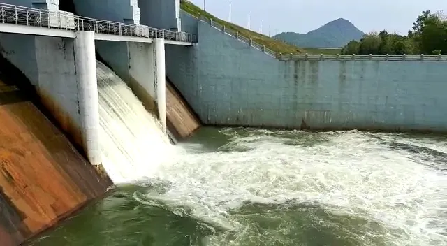 ସମ୍ଭାବ୍ୟ ବର୍ଷାକୁ ଦୃଷ୍ଟିରେ ଗଞ୍ଜାମ ଜିଲ୍ଲା ପ୍ରଶାସନର ପ୍ରସ୍ତୁତି : ଭଞ୍ଜନଗର ଜଳଭଣ୍ଡାର ଖାଲି କଲା ପ୍ରଶାସନ