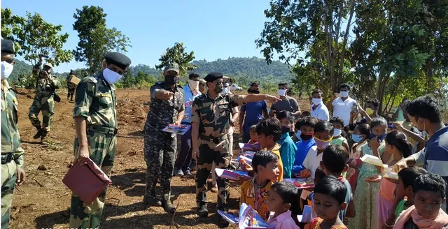 ସ୍ୱାଭିମାନ ଅଞ୍ଚଳରେ ବିଏସଏଫ ଏଡିଜି ଏସ.ଏଲ ଥାଓସେନ । ମାଓ ଦମନ ରଣନୀତି ନେଇ କଲେ ସମୀକ୍ଷା