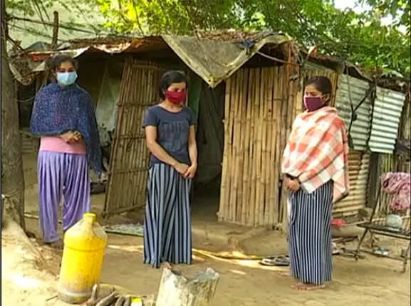 ଭଗବାନ ! ଆମେ ବଞ୍ଚିବୁ କେମିତି । ଆରପାରିରେ ଭାଇ, ରୋଗଶଯ୍ୟାରେ ବାପାମାଆ । ପେଟ ପୋଷିବାକୁ ସ୍ମାଟସିଟି ରାଉରକେଲାରେ ସଂଘର୍ଷ କରୁଛନ୍ତି ୩ ଭଉଣୀ ।