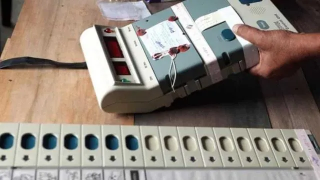 ଭୋଟ୍ ଦେଲେ ଜନତା, ଇଭିଏମରେ ସିଲ ହେଲା ନେତାଙ୍କ ଭାଗ୍ୟ: କୋଭିଡ୍ କଟକଣା ଭିତରେ ବାଲେଶ୍ୱର ଓ ତିର୍ତ୍ତୋଲ ଉପ-ନିର୍ବାଚନ ପାଇଁ ପଡ଼ିଲା ଭୋଟ୍