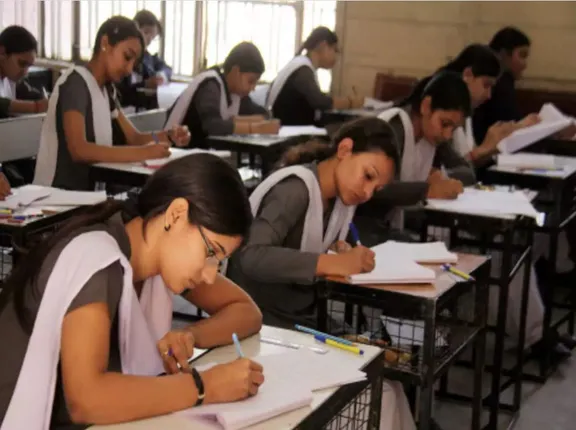 ଆଜିଠୁ ଯୁକ୍ତ୨ ଇନ୍‌ଷ୍ଟାଣ୍ଟ ପରୀକ୍ଷା : ୧୮୦ କେନ୍ଦ୍ରରେ ୧୩୯୦ ଛାତ୍ରଛାତ୍ରୀ; ପରୀକ୍ଷାର୍ଥୀ ମାସ୍କ ପିନ୍ଧିବା ବାଧ୍ୟତାମୂଳକ