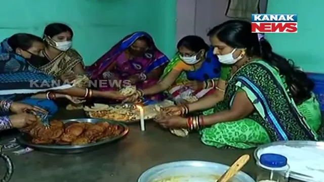 ପାରମ୍ପରିକ ପିଠା ଦେଲା ପେଟପାଟଣା । ଆରିସା ପିଠା ବିକ୍ରି କରି ସ୍ୱାବଲମ୍ବୀ ହୋଇଛନ୍ତି ଜୟପୁରର ୭ଜଣ ମହିଳା