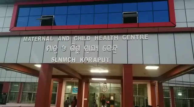 କୋରାପୁଟ ଲକ୍ଷ୍ମୀପୁରରୁ ଆସିଲା ଅଭାବନୀୟ ଖବର । ରାତି ଅଧରେ ଫୁଟିଲା ମୋବାଇଲ । ବର୍ଷକର ଶିଶୁକନ୍ୟା ଗୁରୁତର