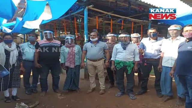 ବ୍ୟବସାୟୀଙ୍କୁ ଫେସ ସଲ୍ଡ ବଂଟନ । କରୋନା ଭିତରେ ଏସବିଆଇ ଲାଇଫର ସାମାଜିକ ଦାୟିତ୍ୱବୋଧ ଜାରି । ଭୁବନେଶ୍ୱର ଡି-ବ୍ରାଂଚ ପକ୍ଷର ବ୍ୟବସାୟଙ୍କୁ ଫେସ୍ ସଲ୍ଡ ବଂଟନ ।