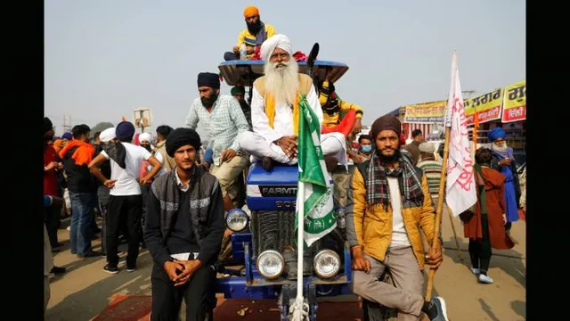 କୃଷିମନ୍ତ୍ରୀଙ୍କ ସାମ୍ବାଦିକ ସମ୍ମଳନୀ ପରେ କୃଷକ ମାନଙ୍କ ଡାକରା । ଏକଜୁଟ୍ ହୋଇ ଆମକୁ ନିଷ୍ପତ୍ତି ଜଣାଅ ସରକାର, ନଚେତ୍ ବନ୍ଦ କରିବୁ ରେଳ ଲାଇନ୍ ।