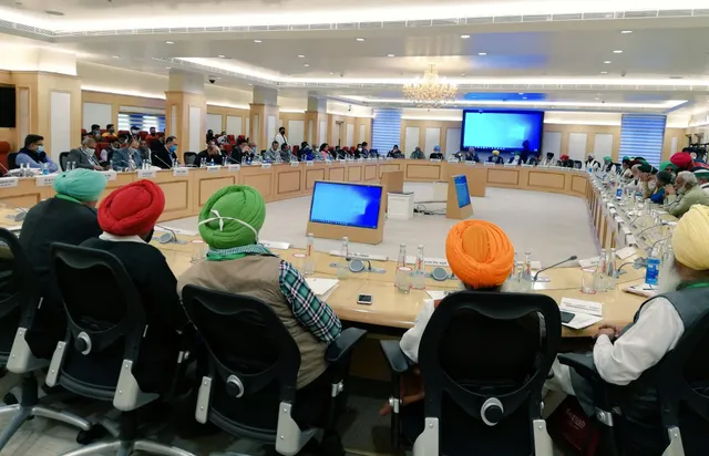 କୃଷକଙ୍କ ସହ କେନ୍ଦ୍ର ଗୃହ ମନ୍ତ୍ରୀଙ୍କ ଆଲୋଚନା ଶେଷ । ଆସନ୍ତାକାଲି ପ୍ରସ୍ତାବ ଦେବେ କେନ୍ଦ୍ର ସରକାର ।