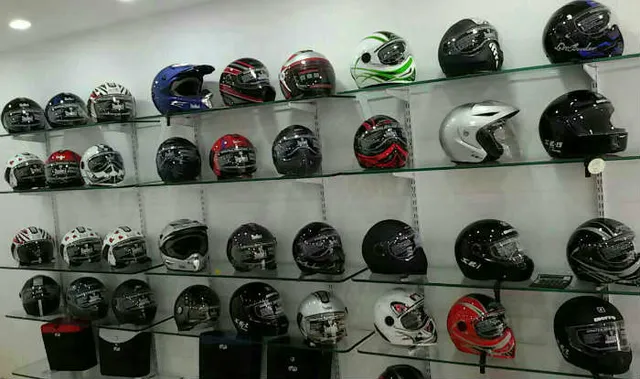 ବଜାରରେ ବଢୁଛି ହେଲଟେମ୍ ଚାହିଦା : ମିଳୁଛି ୯୦ ପ୍ରକାର ହେଲମେଟ୍‌ ; ଦାମ୍ ୭୫୦ ଟଙ୍କାରୁ ୪୨ ହଜାର