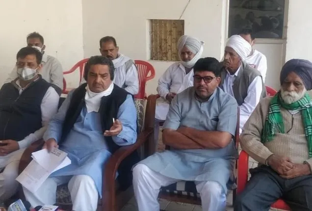 ୯ ଦିନରେ ପହଂଚିଲା କୃଷକ ମାନଙ୍କ ଆନ୍ଦୋଳନ । ଆନ୍ଦୋଳନ ଯେତେ ତେଜୁଛି ବିଜେପି ଭିତରେ ବି ଫାଟ ସେତେ ବଢିବାରେ ଲାଗିଛି । କିଚି ଅସନ୍ତୁଷ୍ଟ ଥିବା ବେଳେ ଜଣେ ମନ୍ତ୍ରୀଙ୍କ ପୁଅ ଆଜି ଦଳ ଛାଡିଛନ୍ତି