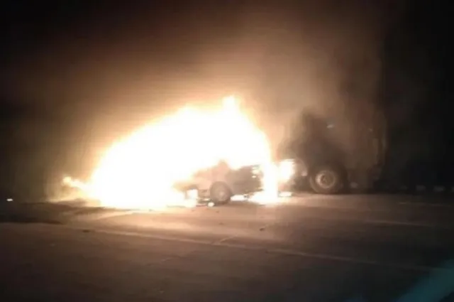 ରାସ୍ତା ଉପରେ ଜଳିଗଲା କାର । ଜିଅନ୍ତା ଜଳିଗଲେ ୫ ଜଣ ଯାତ୍ରୀ । ମୃତକଙ୍କ ମଧ୍ୟରେ ରହିଛି ଜଣେ କୁନି ଛୁଆ